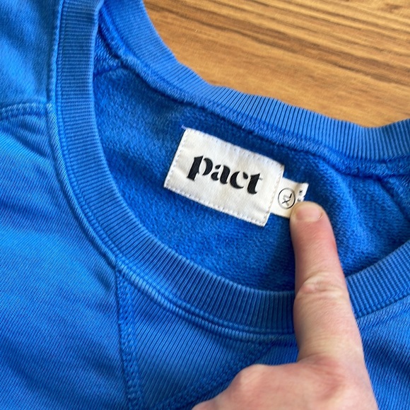 Pact xl french terry sweatshirt in cornflower blue. Fit is more like SM/Med - Picture 2 of 5